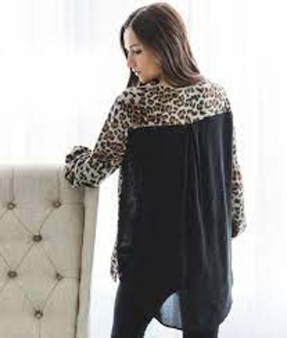 NEW Doe & Rae Pieced Leopard Print Top Black Back Size Large